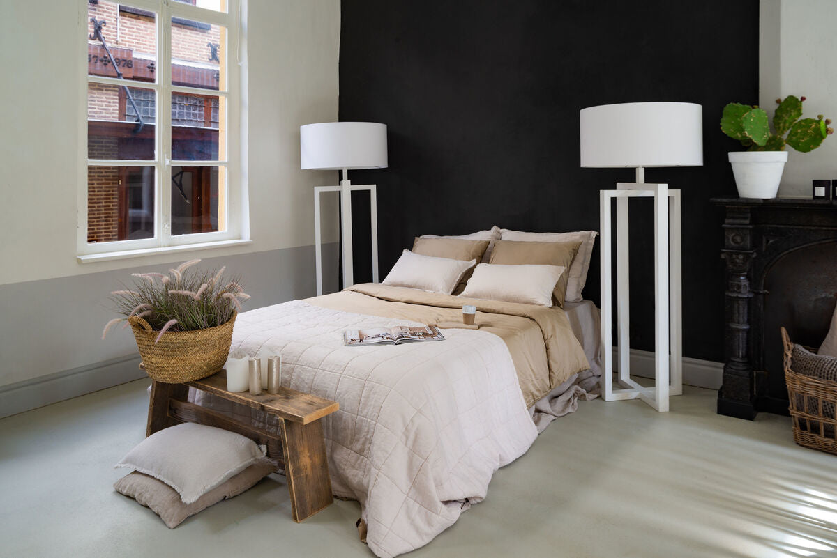 Bari Duvet Cover is 100% heavy-duty quality satin cotton with a 500 thread count.