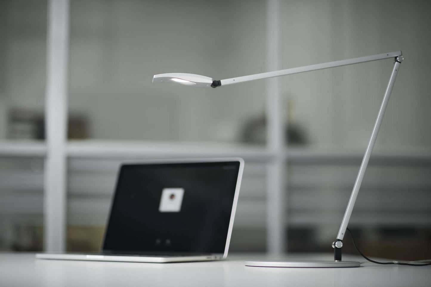 Mosso-Pro LED desk lamp by Koncept